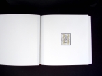 Album de luxe avec boitier offert aux personnalités (avec carte de visite du ministre Louis Mexandeau). 1ère série des timbres Liberté de Delacroix (1982) avec épreuves d'artiste en noir signées Gandon des 5c, 10c,