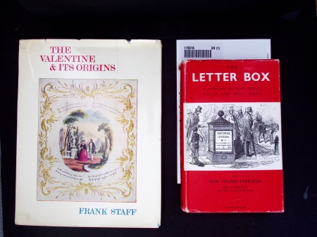 2 ouvrages  : Jean Young Farrugia - a history of pillar and Wall boxes (boites aux lettres) et Frank Staff : The Valentine and its origins (enveloppes Valentine)