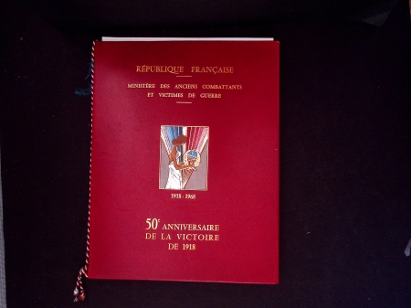 6 ouvrages divers dont Deloste : histoire postale et militaire du XXè siècle en dehors des guerres mondiales 1900 - 1970 et la résistance anti-hitlérienne à travers les timbres