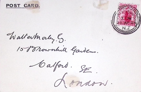 Carte postale (série 3, N°4) représentant un ours polaire et le drapeau anglais sur la banquise avec cachet privé "Antarctic Expon 1901 Discovery " AFF Nouvelle Zélande n°113 OBL Christchurch (25.4.1904) sur carte