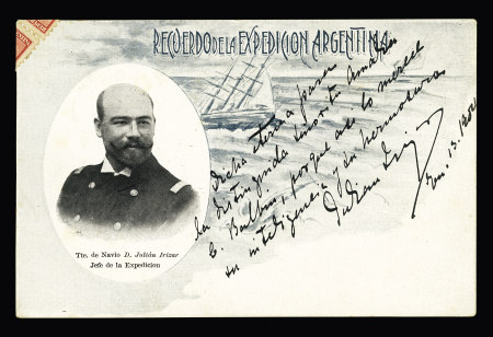 Carte postale "Recuerdo de la expedicion argentina" (1903) avec en médaillon le lieutenant de vaisseau D.Julian Irizar, chef de l'expédition avec texte autographe de lui (13 janvier 1904). TB