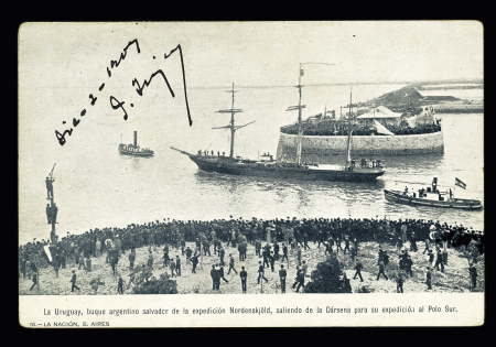 2 cartes postales dont l'arrivée du navire Uruguay, toutes deux avec signature de Julian Irizar (1903 - 1904). TB