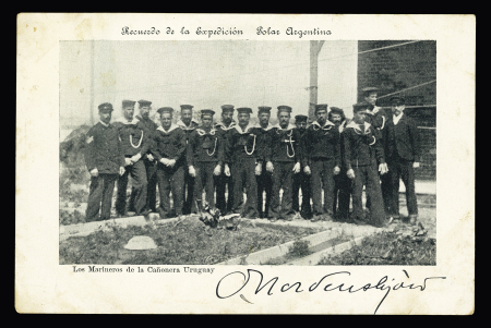 Carte postale : l'équipage de la canonnière Uruguay, avec signature autographe de Nordenskjold. B/TB