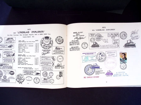 Livret du 10ème anniversaire des expéditions touristiques du Lindblad explorer en Antarctique 1966 - 1975 contenant 10 lettres de 1974 - 1975 (surtout AFF Argentine). TB