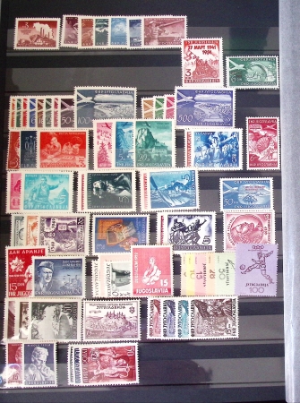 1945-1960 mint collection with light duplication incl. thematic sets, definitives, etc.