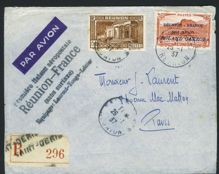 Réunion n°141 + PA n°1 (cote 340€) sur lettre recommandée pour Paris avec griffe noire "Première liaison aéropostale Réunion France (sans surtaxe) équipage : Laurent - Touge - Lénier' (M5 Réunion). TB