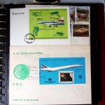 Album Safe brun-rouge contenant 143 plis d'aviation dont 2 CP de nouvel an Air France, vols Caravelle, Concorde et divers