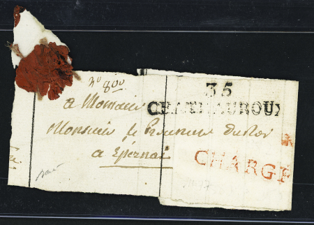 Bande avec MP "35 Chateauroux" (40 x 8mm) + griffe rouge "chargé" + cachet de cire rouge de la poste avec 3 fleurs de lys et ficelle. TB