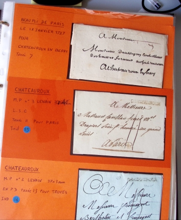 Bel album brun simili-cuir Leuchtturm avec boitier contenant 37 marques postales de Chateauroux + 6 décrets et documents dont plis de la Révolution Française. A étudier. TB
