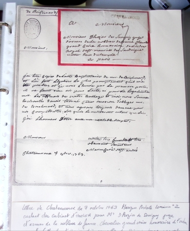 Bel album brun simili-cuir Leuchtturm avec boitier contenant 37 marques postales de Chateauroux + 6 décrets et documents dont plis de la Révolution Française. A étudier. TB