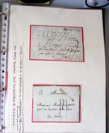 Bel album brun simili-cuir Leuchtturm avec boitier contenant 37 marques postales de Chateauroux + 6 décrets et documents dont plis de la Révolution Française. A étudier. TB