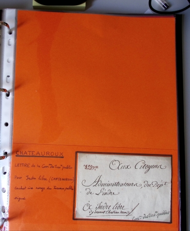 Bel album brun simili-cuir Leuchtturm avec boitier contenant 37 marques postales de Chateauroux + 6 décrets et documents dont plis de la Révolution Française. A étudier. TB