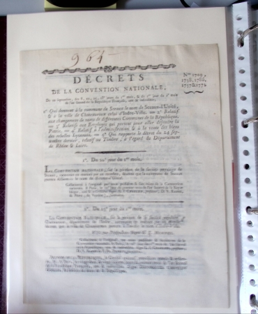 Bel album brun simili-cuir Leuchtturm avec boitier contenant 37 marques postales de Chateauroux + 6 décrets et documents dont plis de la Révolution Française. A étudier. TB