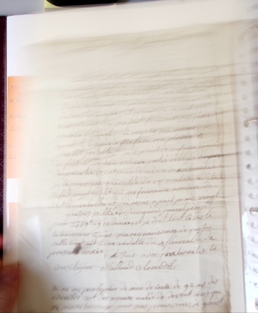 Bel album brun simili-cuir Leuchtturm avec boitier contenant 37 marques postales de Chateauroux + 6 décrets et documents dont plis de la Révolution Française. A étudier. TB