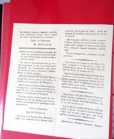 Bel album brun simili-cuir Leuchtturm avec boitier contenant 37 marques postales de Chateauroux + 6 décrets et documents dont plis de la Révolution Française. A étudier. TB