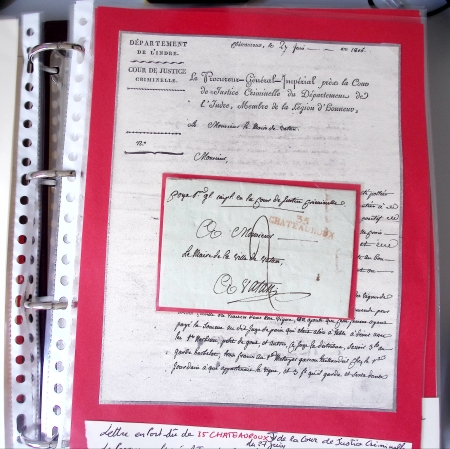 Bel album brun simili-cuir Leuchtturm avec boitier contenant 71 plis de ou pour Chateauroux avec MP et CAD dont lettre pour Chateauroux avec MP ronde "Bureau français Rome", 3 MP rouges "P 35 P Chateauroux", 2 franchise