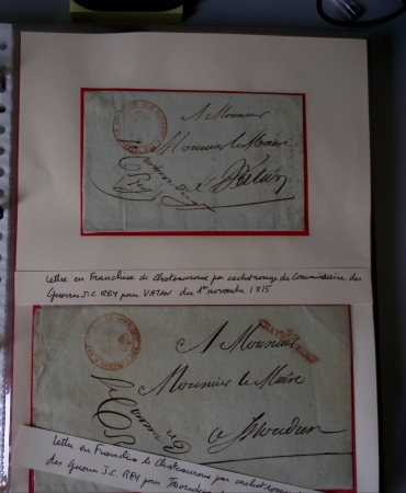 Bel album brun simili-cuir Leuchtturm avec boitier contenant 71 plis de ou pour Chateauroux avec MP et CAD dont lettre pour Chateauroux avec MP ronde "Bureau français Rome", 3 MP rouges "P 35 P Chateauroux", 2 franchise