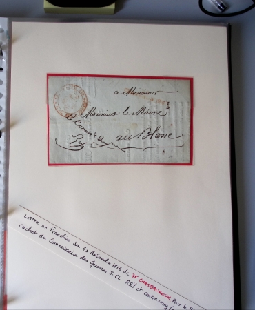 Bel album brun simili-cuir Leuchtturm avec boitier contenant 71 plis de ou pour Chateauroux avec MP et CAD dont lettre pour Chateauroux avec MP ronde "Bureau français Rome", 3 MP rouges "P 35 P Chateauroux", 2 franchise