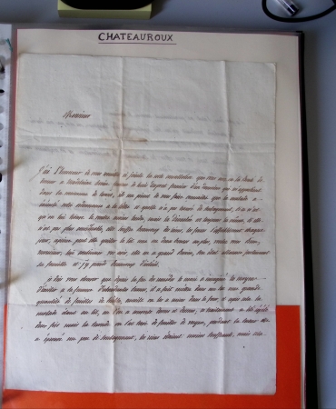 Bel album brun simili-cuir Leuchtturm avec boitier contenant 71 plis de ou pour Chateauroux avec MP et CAD dont lettre pour Chateauroux avec MP ronde "Bureau français Rome", 3 MP rouges "P 35 P Chateauroux", 2 franchise