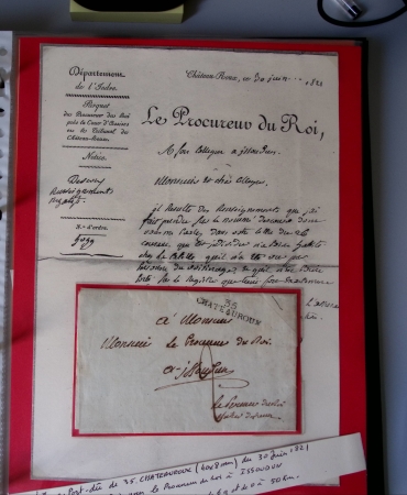 Bel album brun simili-cuir Leuchtturm avec boitier contenant 71 plis de ou pour Chateauroux avec MP et CAD dont lettre pour Chateauroux avec MP ronde "Bureau français Rome", 3 MP rouges "P 35 P Chateauroux", 2 franchise