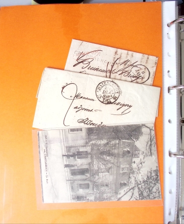 Bel album brun simili-cuir Leuchtturm avec boitier contenant 71 plis de ou pour Chateauroux avec MP et CAD dont lettre pour Chateauroux avec MP ronde "Bureau français Rome", 3 MP rouges "P 35 P Chateauroux", 2 franchise