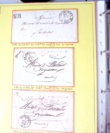 Bel album brun simili-cuir Leuchtturm avec boitier contenant 71 plis de ou pour Chateauroux avec MP et CAD dont lettre pour Chateauroux avec MP ronde "Bureau français Rome", 3 MP rouges "P 35 P Chateauroux", 2 franchise