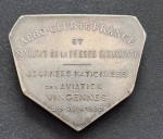 Médaille pentagonale : au recto 2 hommes ailés entourant une mention gravée "Joseph Le Brix" et au verso mention gravée "Aéro-club de France et syndicat de la presse parisienne" - Journées nationales de l'aviation 