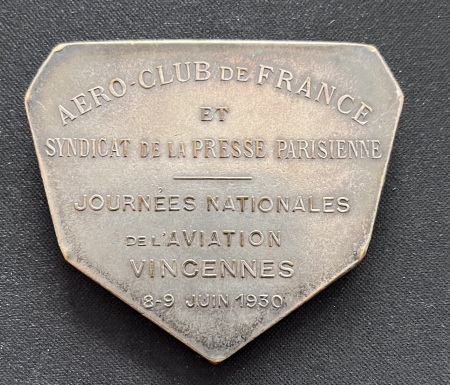Médaille pentagonale : au recto 2 hommes ailés entourant une mention gravée "Joseph Le Brix" et au verso mention gravée "Aéro-club de France et syndicat de la presse parisienne" - Journées nationales de l'aviation 