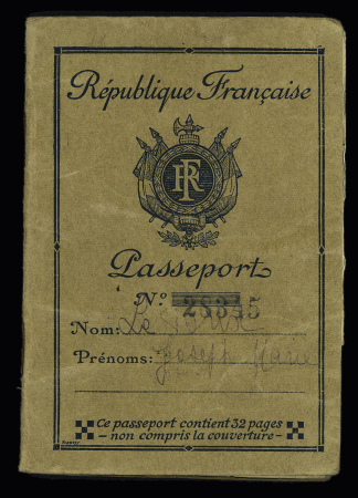 Passeport de Le Brix délivré le 22 juin 1931 juste avant la 1ère tentative du Trait d'Union avec cachets des visas des consulats à Paris des pays à survoler : Allemagne, Pologne, URSS, Chine. TB