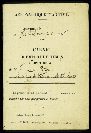 Carnet de vol de Le Brix (1924 - 1926) relatant tous ses vols pendant la campagne du RIF au Maroc ainsi que divers vols d'essai (Cuers - Saint Raphaël etc). TB
