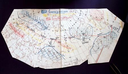 2 cartes météorologiques dessinées à la main par Le Brix pour le parcours France - Japon. Document rare