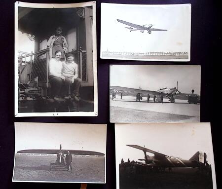 Plusieurs dizaines de photos d'époque, surtout avions dont le Trait d'Union, mais aussi un portrait de Le Brix avec dédicaces de Maryse Bastié et Marcel Reine. TB