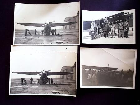 Plusieurs dizaines de photos d'époque, surtout avions dont le Trait d'Union, mais aussi un portrait de Le Brix avec dédicaces de Maryse Bastié et Marcel Reine. TB