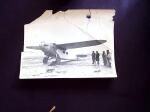 Plusieurs dizaines de photos d'époque, surtout avions dont le Trait d'Union, mais aussi un portrait de Le Brix avec dédicaces de Maryse Bastié et Marcel Reine. TB