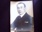 Plusieurs dizaines de photos d'époque, surtout avions dont le Trait d'Union, mais aussi un portrait de Le Brix avec dédicaces de Maryse Bastié et Marcel Reine. TB