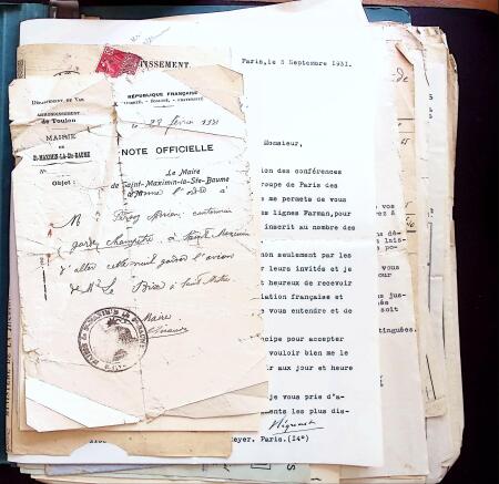 Ensemble de documents (surtout factures) concernant Le Brix, dont une commande d'assiette représentant le Trait d'Union à la maison de porcelaines Théodore Haviland à Limoges et des factures concernant l'automobile T