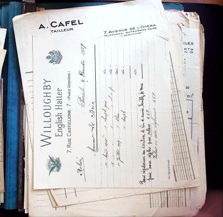 Ensemble de documents (surtout factures) concernant Le Brix, dont une commande d'assiette représentant le Trait d'Union à la maison de porcelaines Théodore Haviland à Limoges et des factures concernant l'automobile T