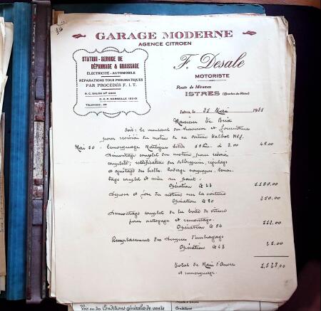 Ensemble de documents (surtout factures) concernant Le Brix, dont une commande d'assiette représentant le Trait d'Union à la maison de porcelaines Théodore Haviland à Limoges et des factures concernant l'automobile T