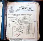 Ensemble de documents (surtout factures) concernant Le Brix, dont une commande d'assiette représentant le Trait d'Union à la maison de porcelaines Théodore Haviland à Limoges et des factures concernant l'automobile T