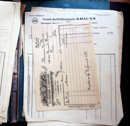 Ensemble de documents (surtout factures) concernant Le Brix, dont une commande d'assiette représentant le Trait d'Union à la maison de porcelaines Théodore Haviland à Limoges et des factures concernant l'automobile T