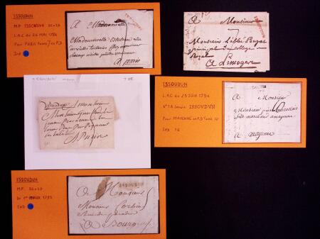 Bel album Leuchtturm en simili-cuir avec boitier contenant 71 lettres d'Issoudun. Marques postales, boites rurales, n°3 OBL grille + T15, convoyeurs stations etc. TB