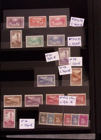 Collection timbres Andorre complète de 1944 à 1991,
