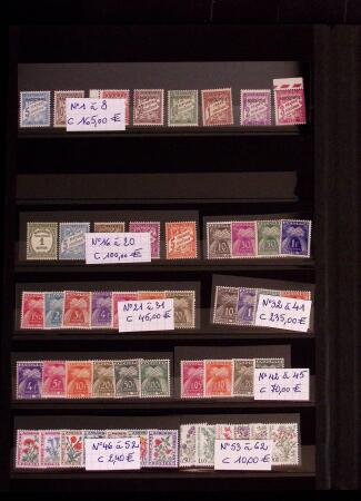 Collection timbres Andorre complète de 1944 à 1991,