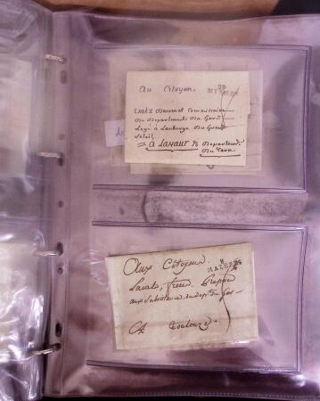 1625-1860 +370 lettres accumulées en 4 classeurs,