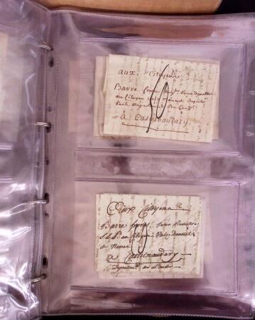 1625-1860 +370 lettres accumulées en 4 classeurs,
