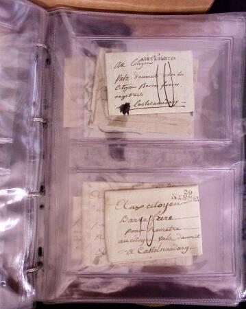 1625-1860 +370 lettres accumulées en 4 classeurs,