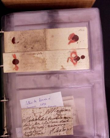 1625-1860 +370 lettres accumulées en 4 classeurs,
