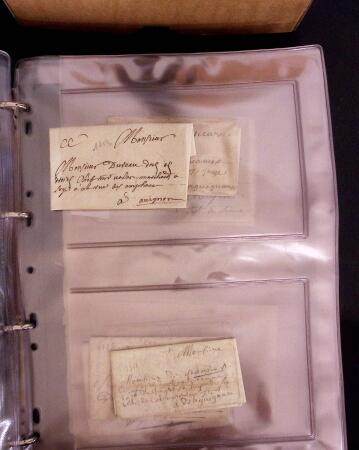 1625-1860 +370 lettres accumulées en 4 classeurs,