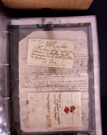 1625-1860 +370 lettres accumulées en 4 classeurs,