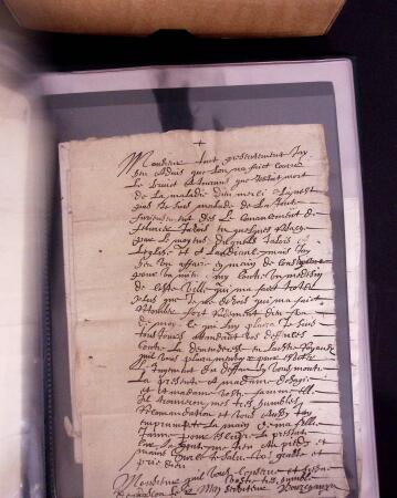 1625-1860 +370 lettres accumulées en 4 classeurs,